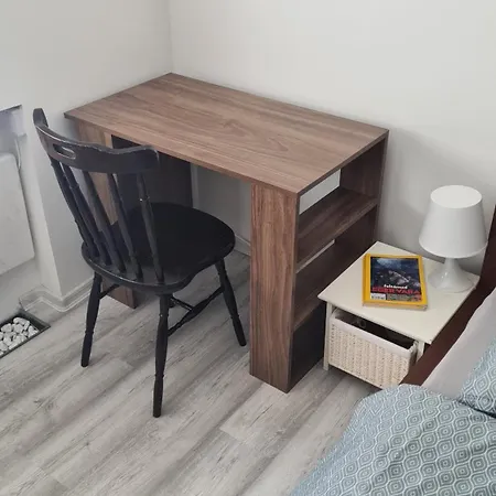 Modern 2br Near Park With Ac & Free Parking דירה *